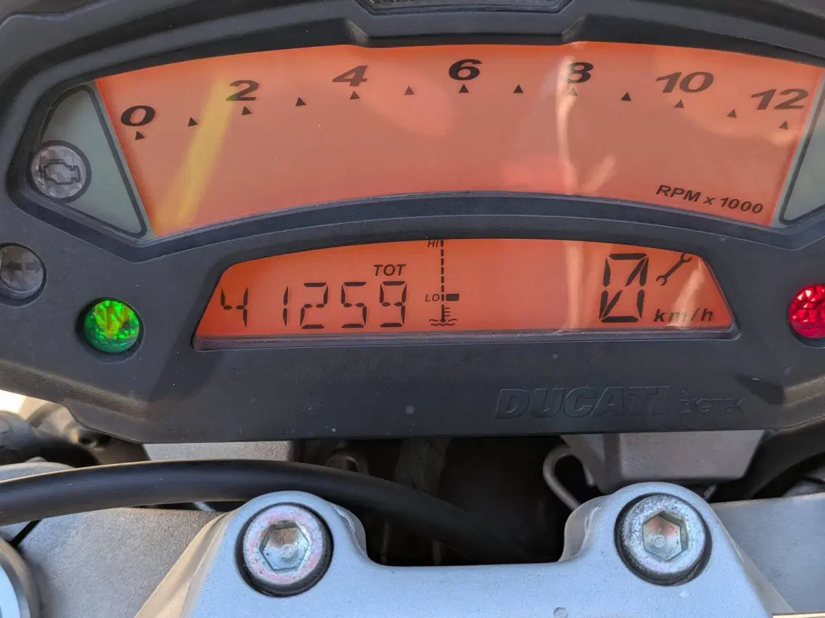 Ducati Monster 696 (2008 - 13) (7)