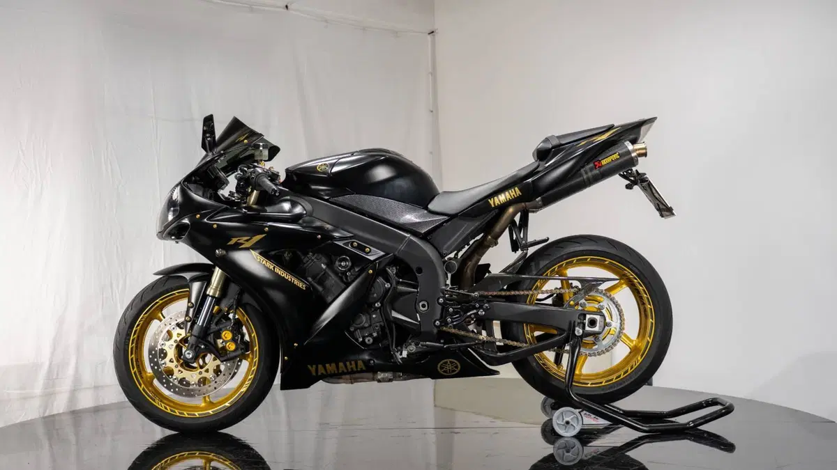 Yamaha YZF R1 (2004 - 05) (2)
