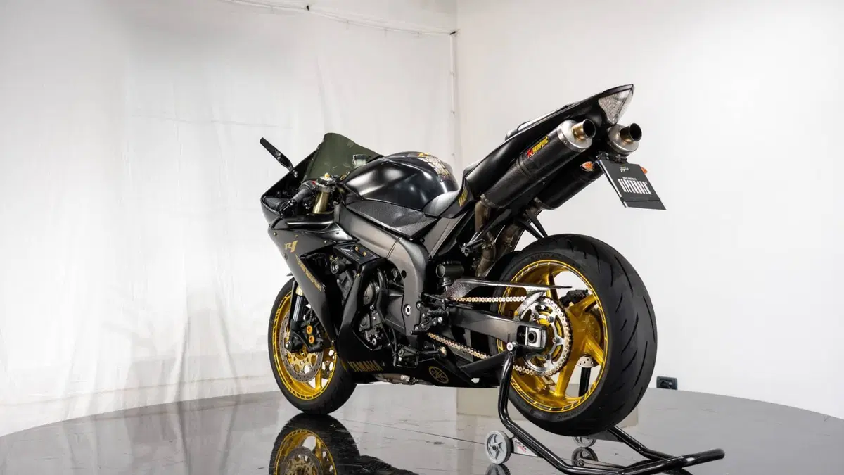 Yamaha YZF R1 (2004 - 05) (9)