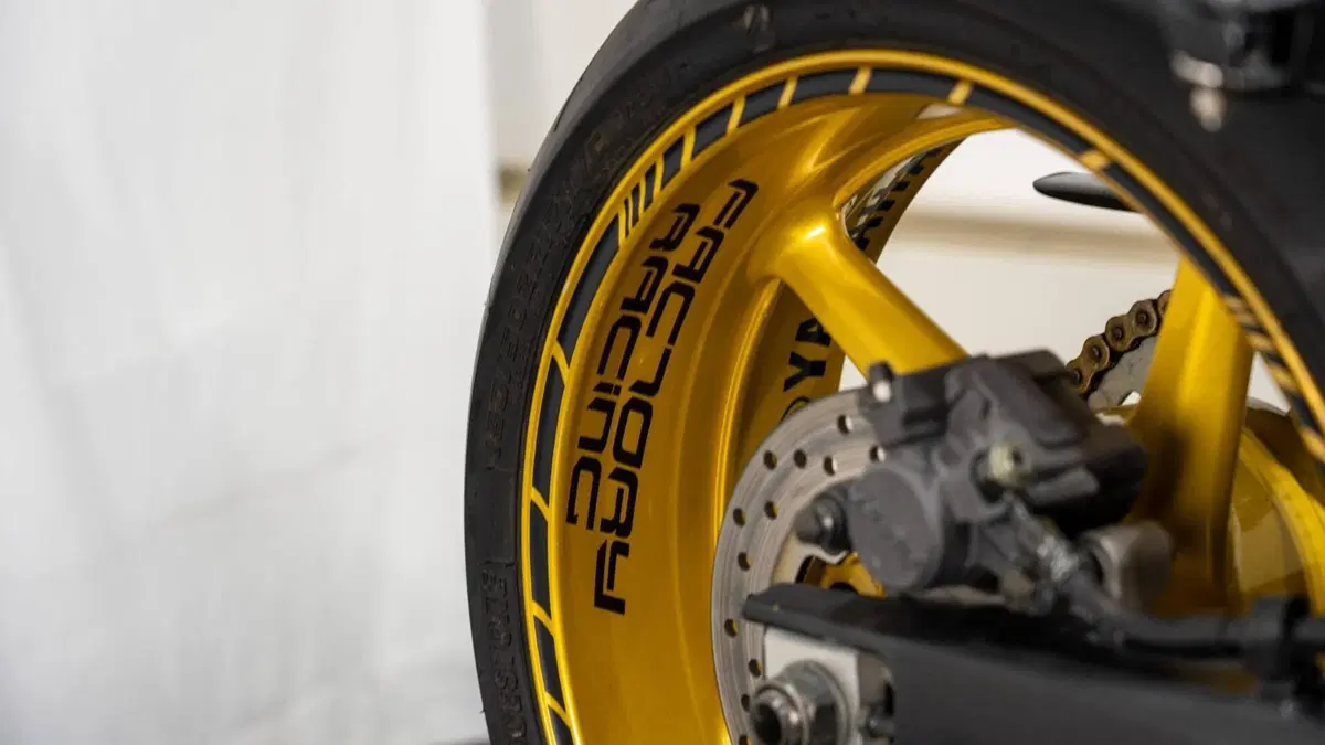 Yamaha YZF R1 (2004 - 05) (12)