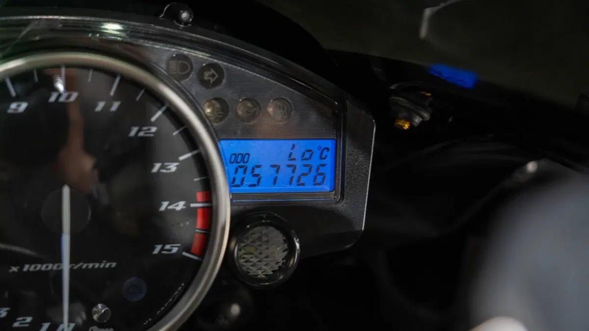 Yamaha YZF R1 (2004 - 05) (20)