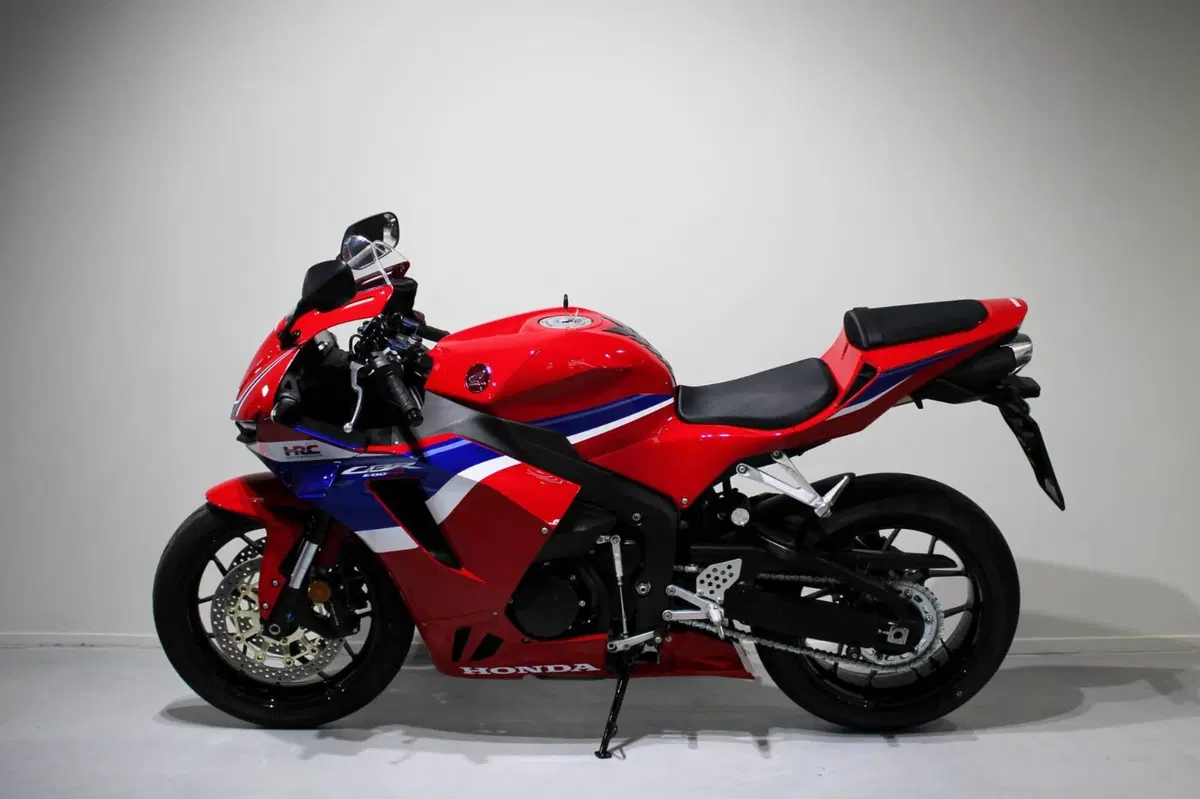 Honda CBR 600 RR (2024 - 26) (4)