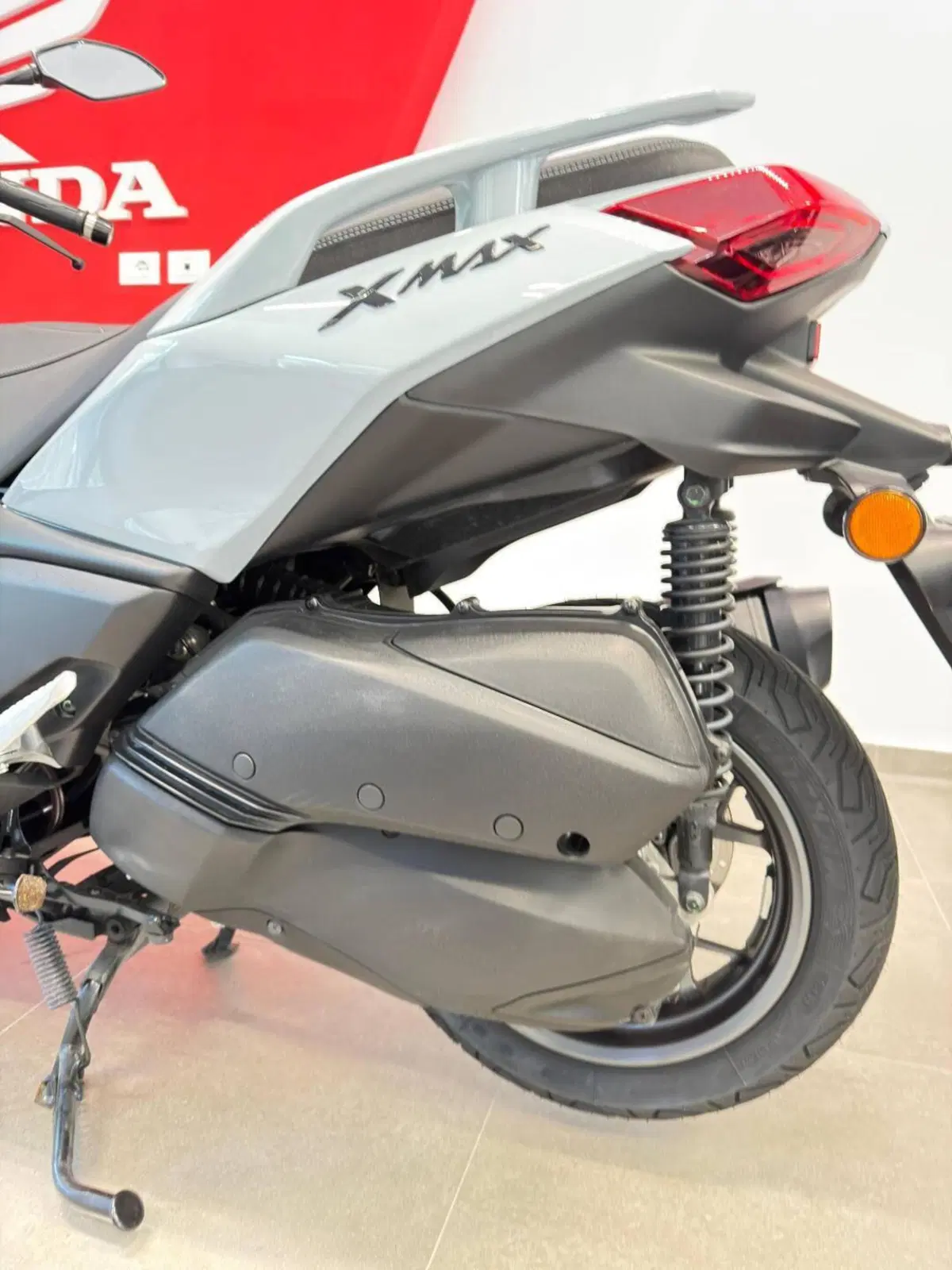 Yamaha X-Max 300 Tech Max+ (2025 - 26) (5)