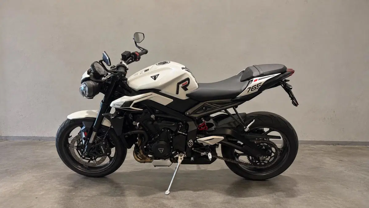 Triumph Street Triple 765 R (2023 - 26) (2)