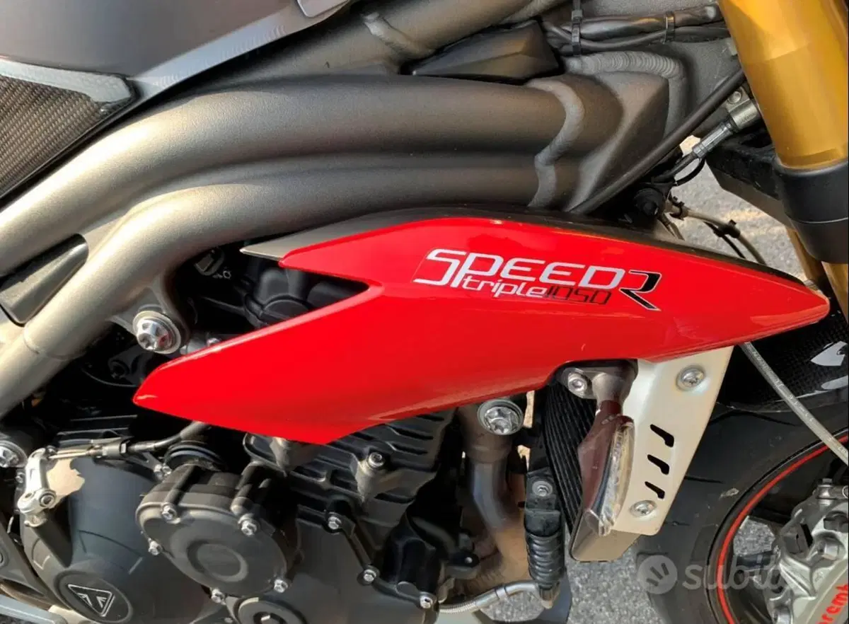 Triumph Speed Triple 1050 R ABS (2016 - 17) (3)