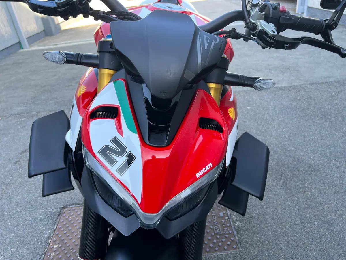 Ducati Streetfighter V4 1100 (2020) (9)