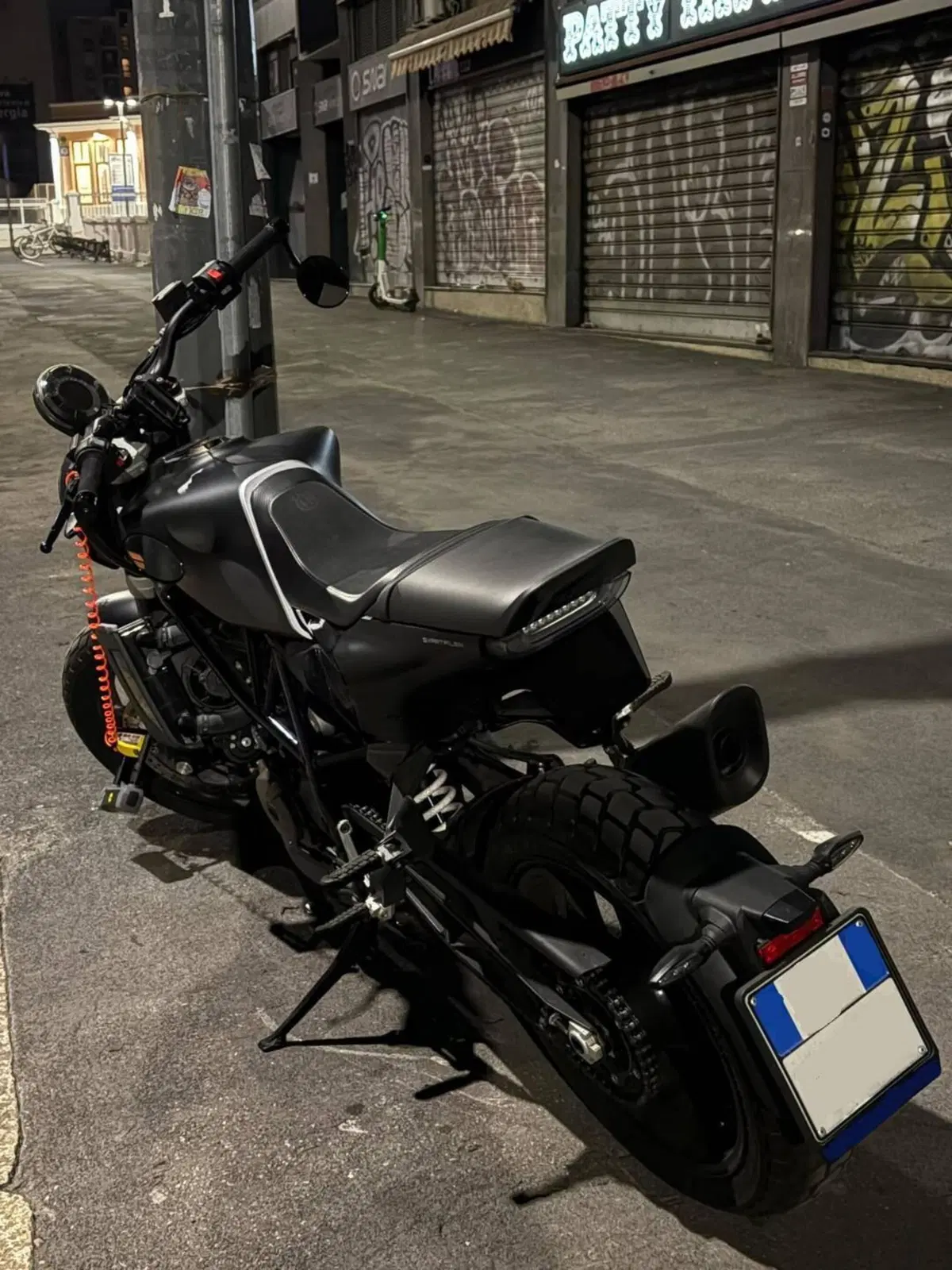Husqvarna Svartpilen 701 (2019) (2)