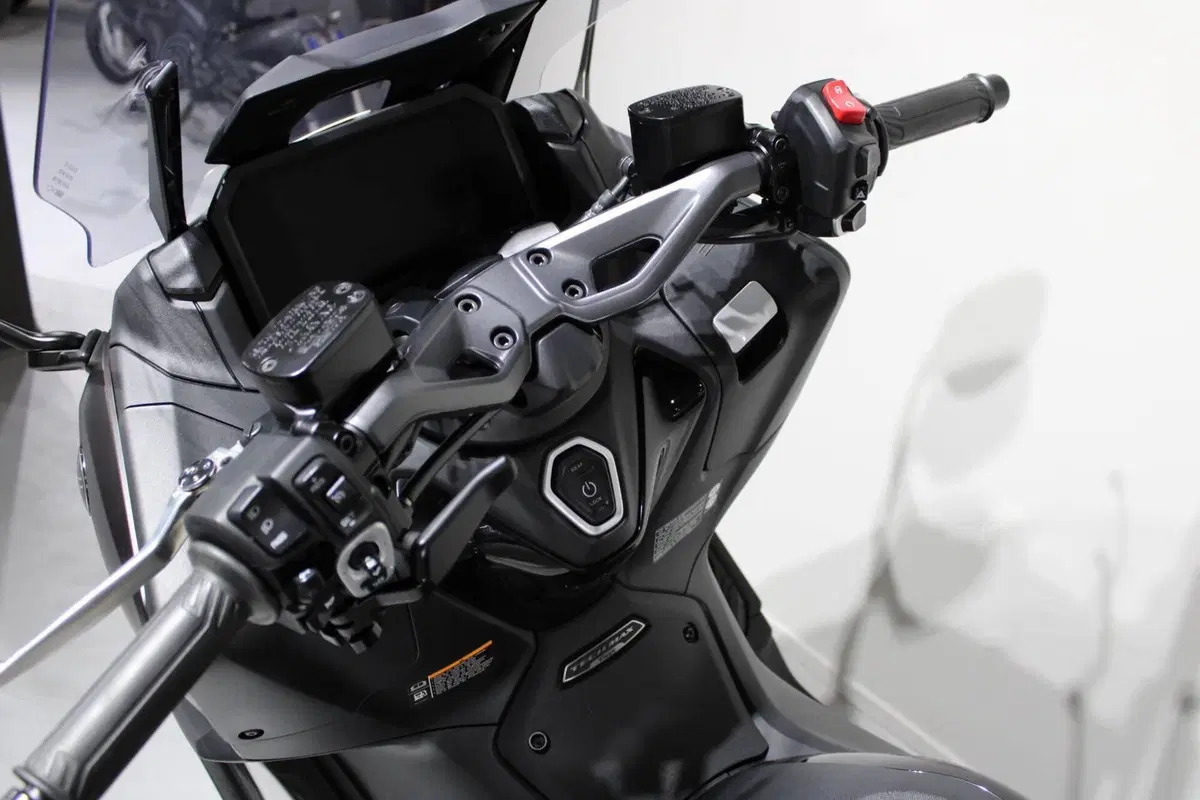Yamaha T-Max 560 Tech Max (2022 - 24) (5)