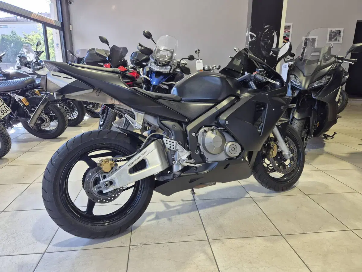 Honda CBR 600 RR (2003 - 04) (3)