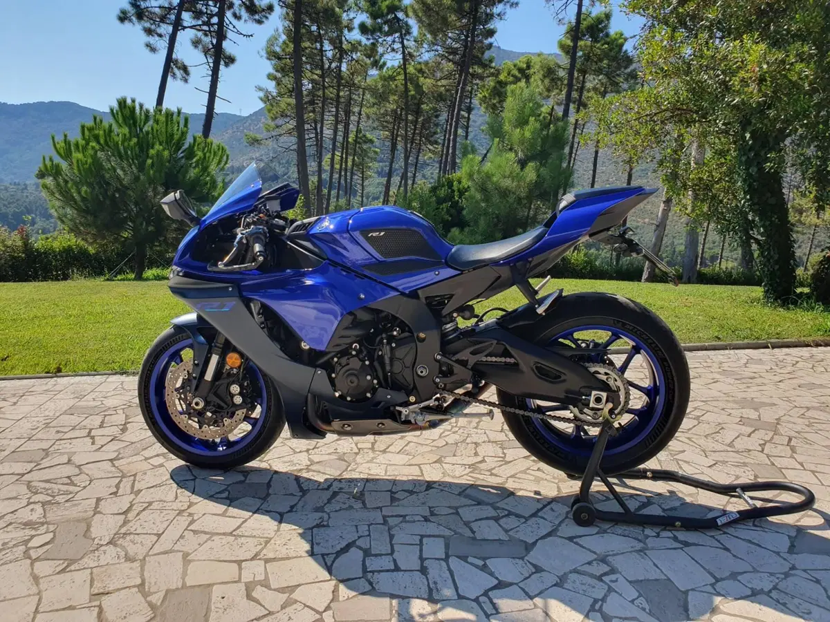 Yamaha YZF R1 (2020 - 25) (7)