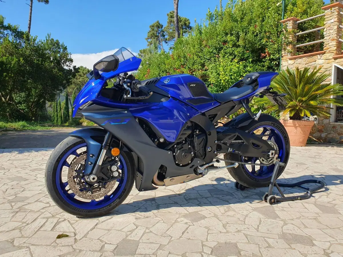 Yamaha YZF R1 (2020 - 25) (9)