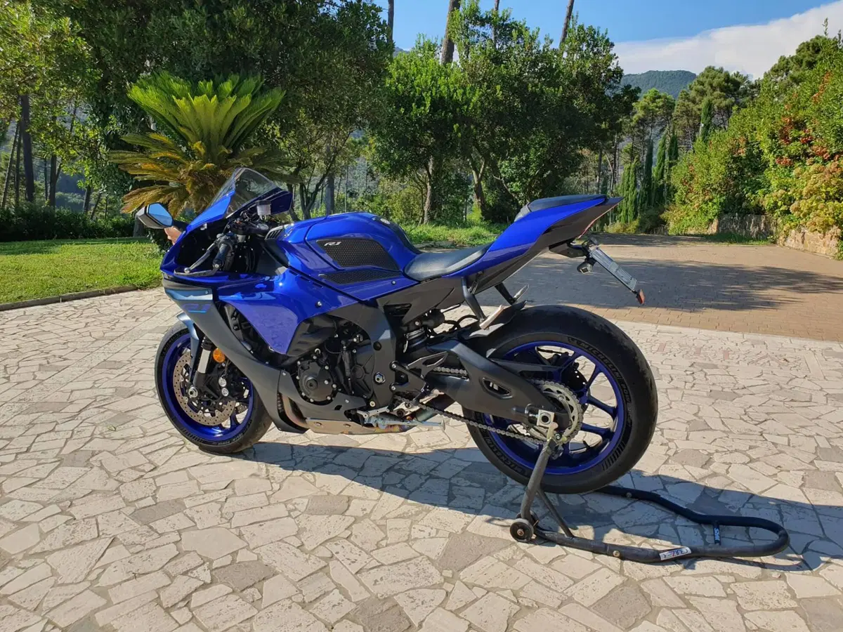 Yamaha YZF R1 (2020 - 25) (6)