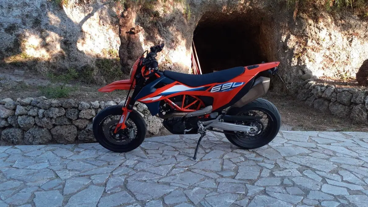 KTM 690 SMC R (2023 - 25) (2)