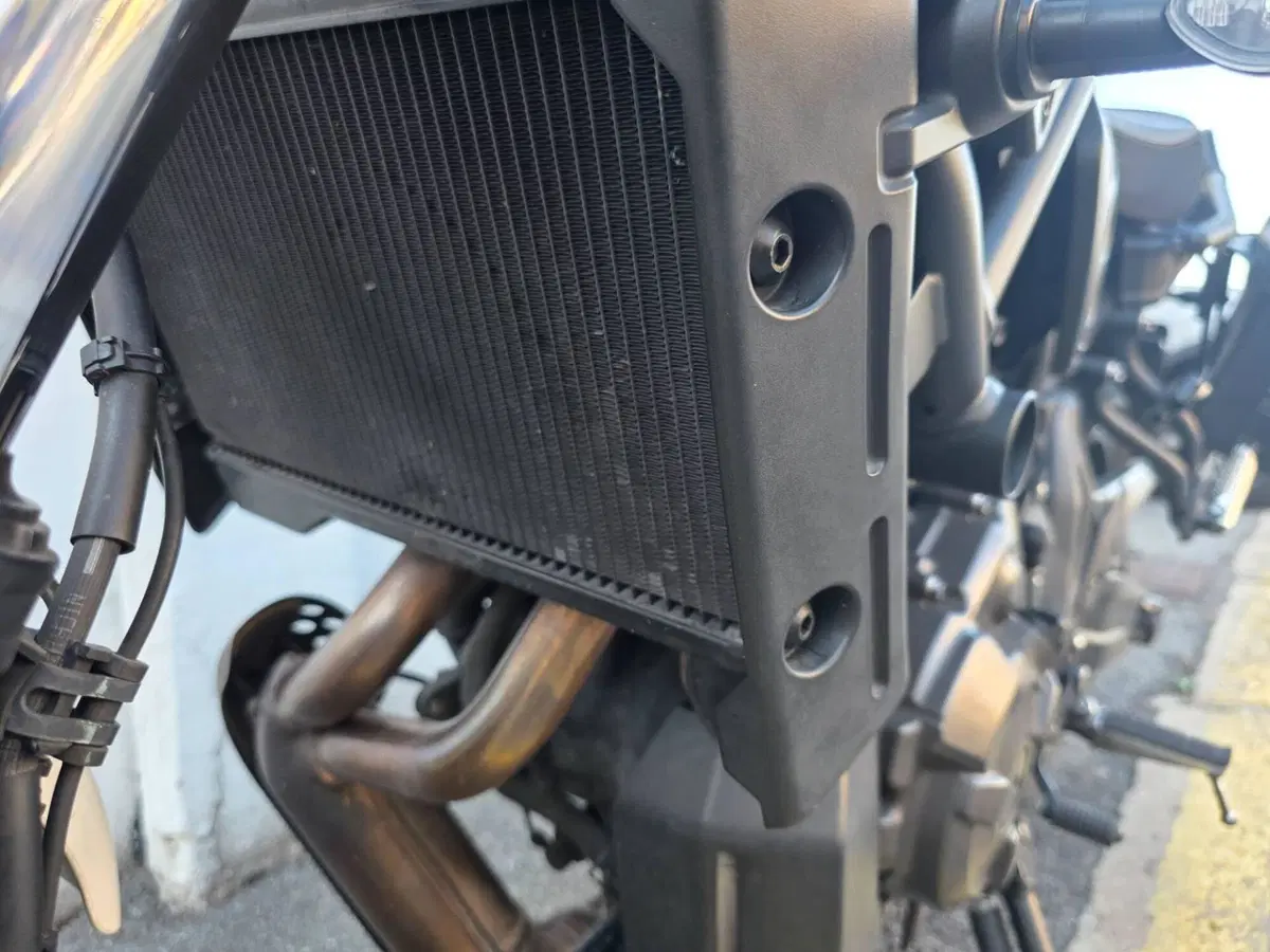 Yamaha XSR 700 (2022 - 26) (9)