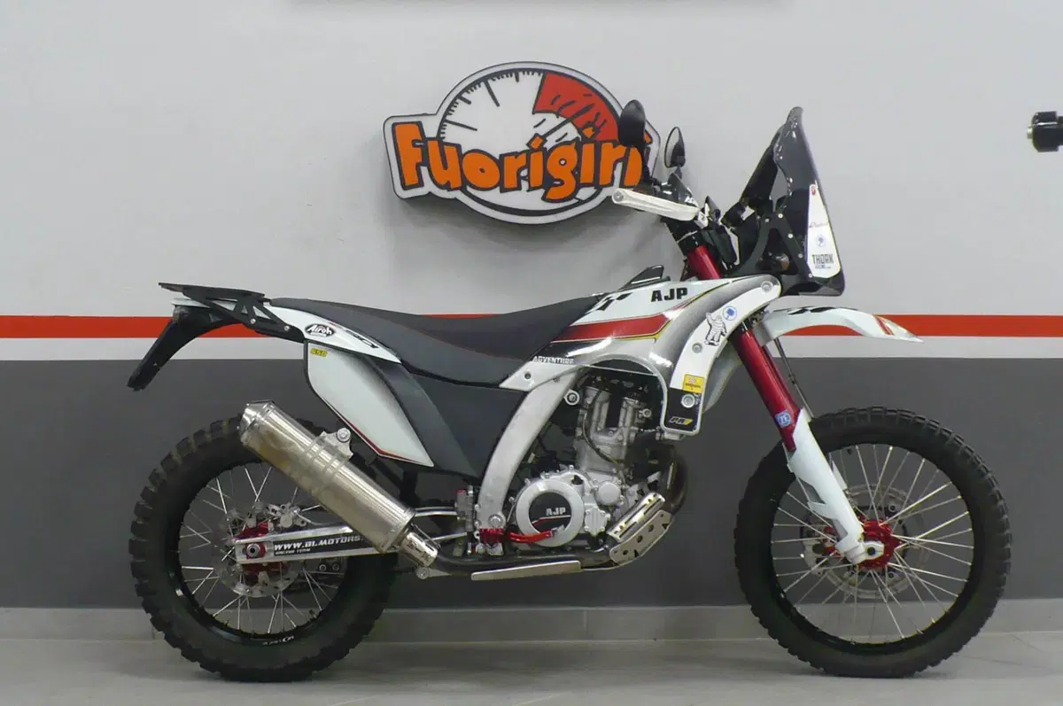 AJP PR7 650 Adventure (2019 - 20) (4)