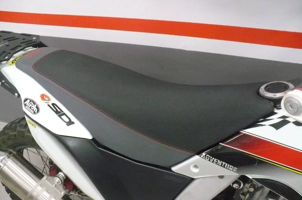 AJP PR7 650 Adventure (2019 - 20) (7)
