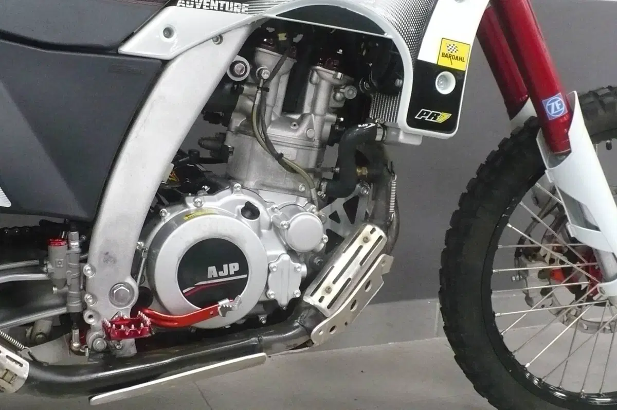 AJP PR7 650 Adventure (2019 - 20) (13)
