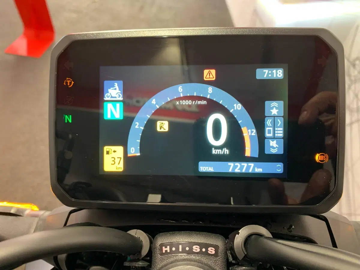 Honda CB 1000 Hornet (2025 - 26) (6)