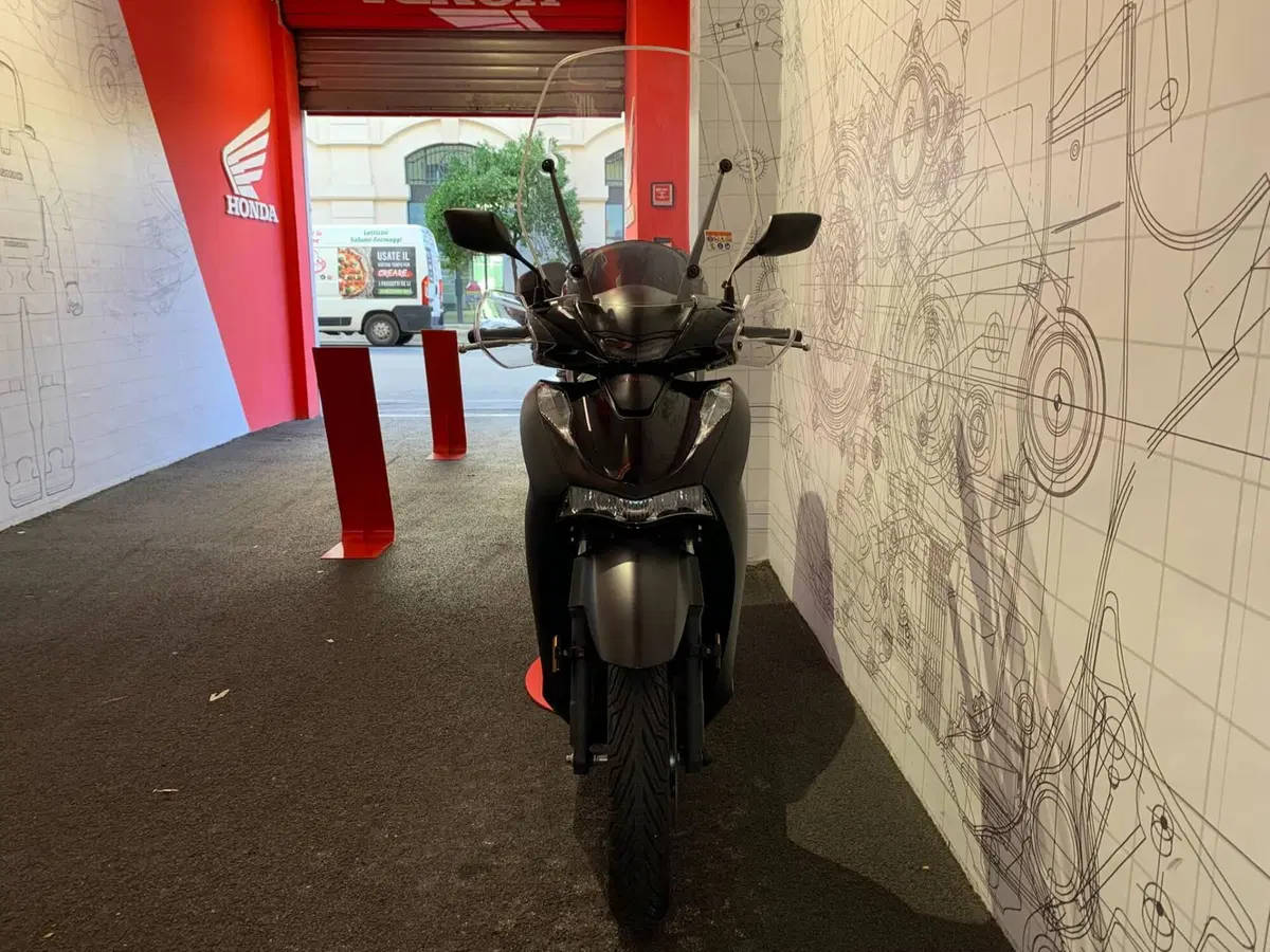 Honda SH 150i Sport (2024 - 25) (5)