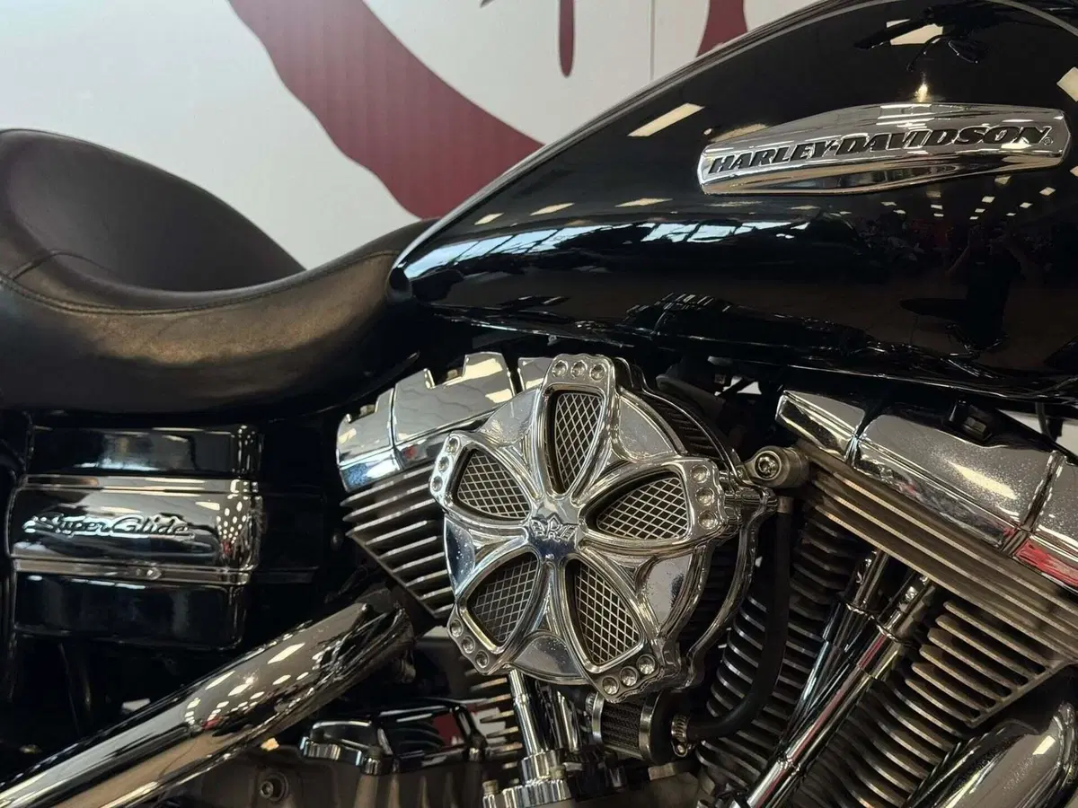 Harley-Davidson 1584 Super Glide Custom (2008 - 13) - FXDC (4)