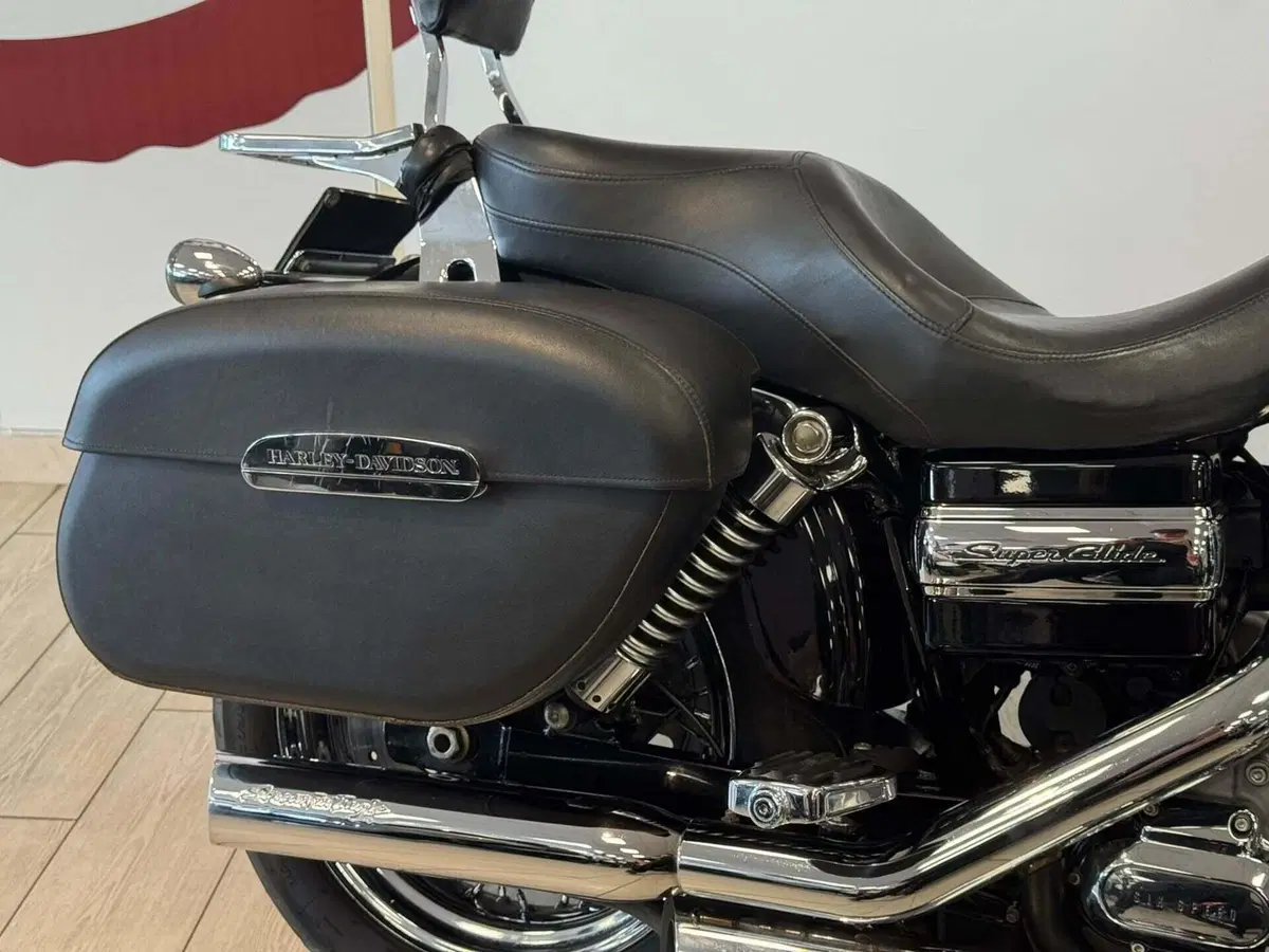 Harley-Davidson 1584 Super Glide Custom (2008 - 13) - FXDC (6)