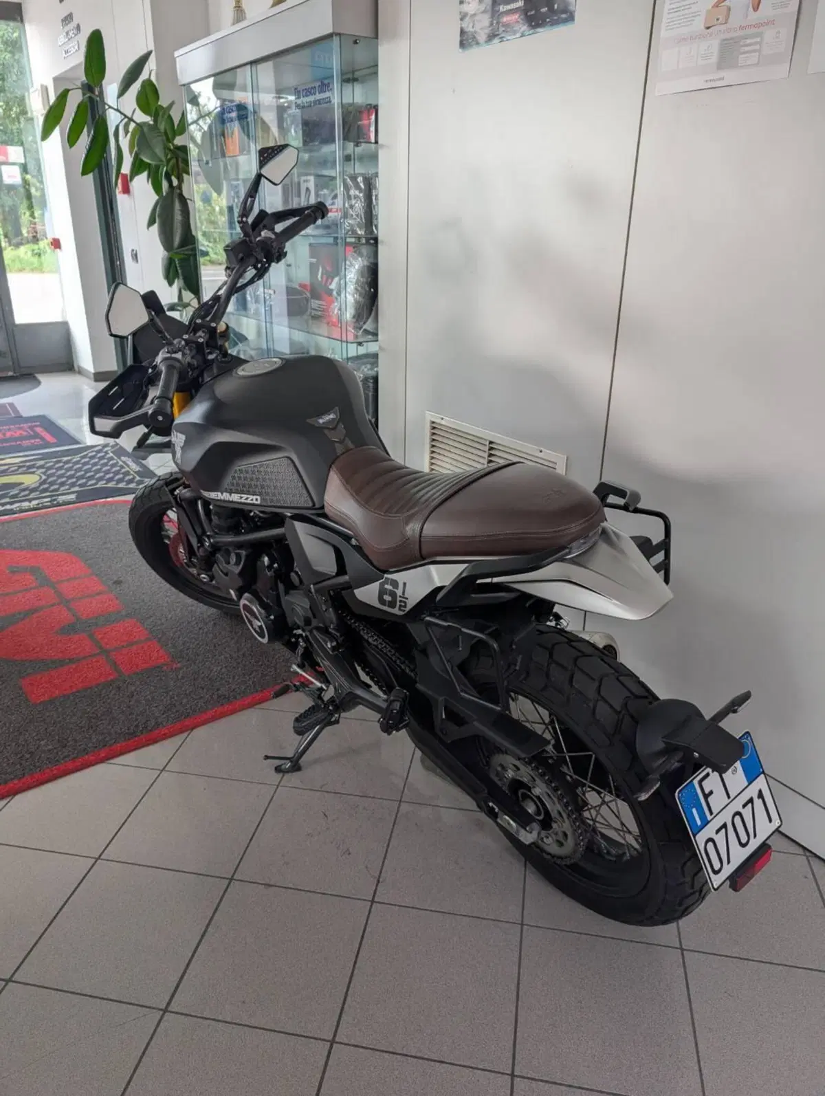 Moto Morini SEIEMMEZZO SCR (2022 - 26) (7)