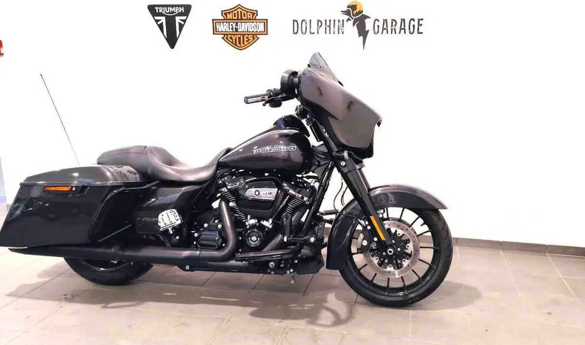Harley-Davidson 114 Street Glide Special (2019 - 20) - FLHXS (4)