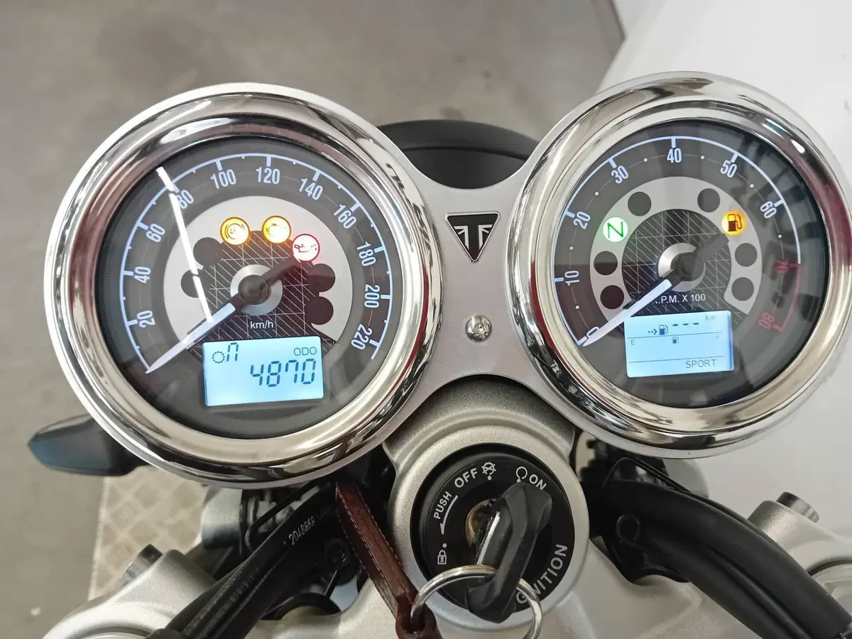 Triumph Speed Twin 1200 (2021 - 24) (3)