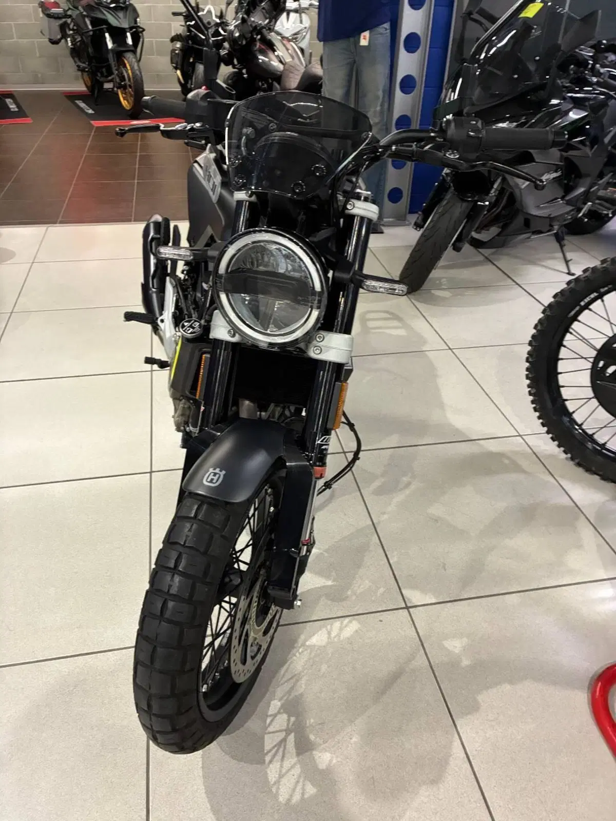 Husqvarna Svartpilen 401 (2021 - 23) (3)