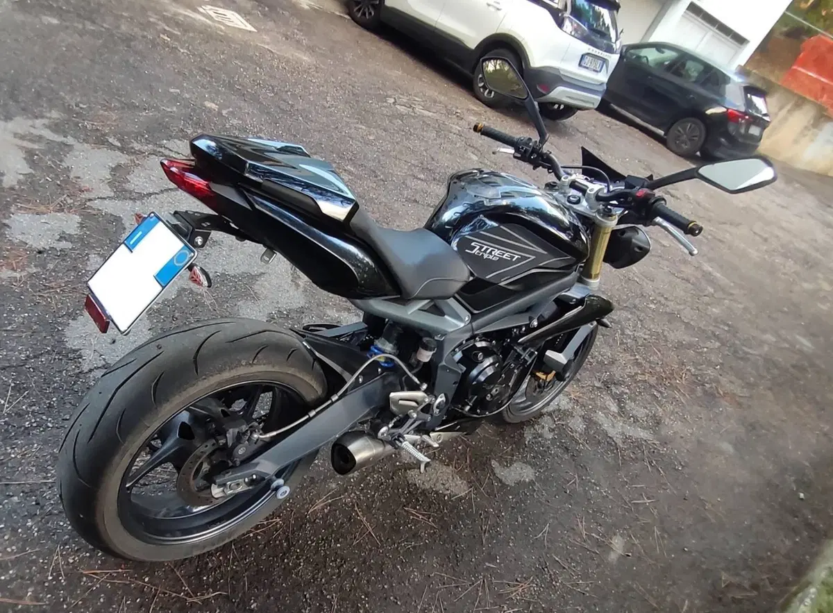 Triumph Street Triple (2013) (4)