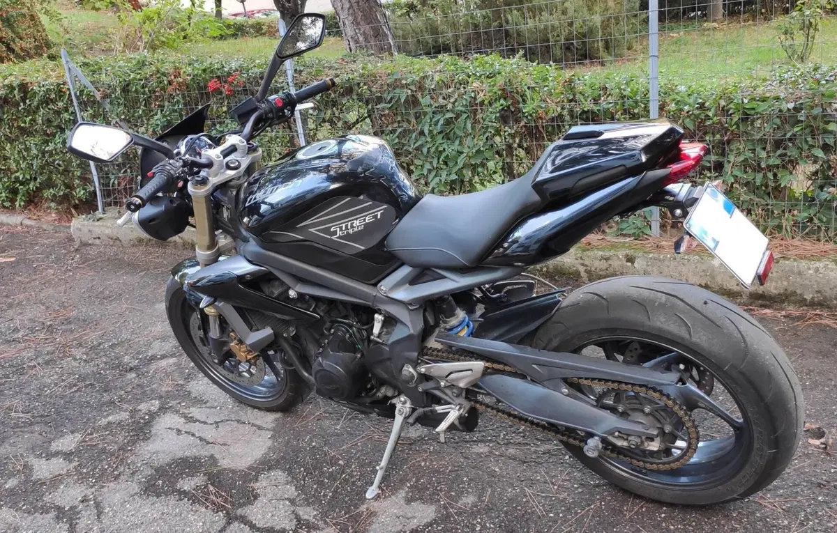 Triumph Street Triple (2013) (7)