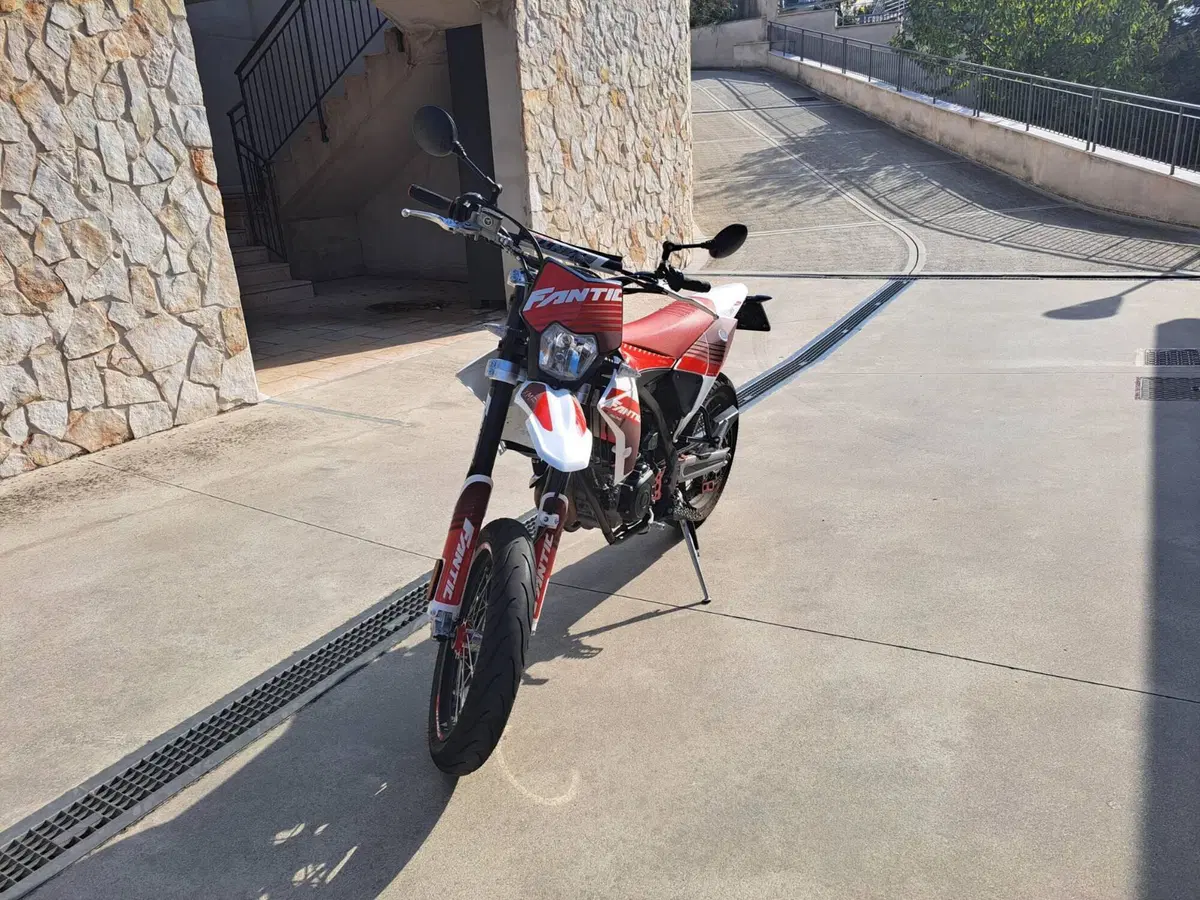 Fantic Motor Motard 125 Performance 4t (2020) (2)