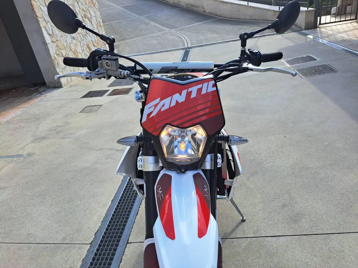 Fantic Motor Motard 125 Performance 4t (2020) (9)