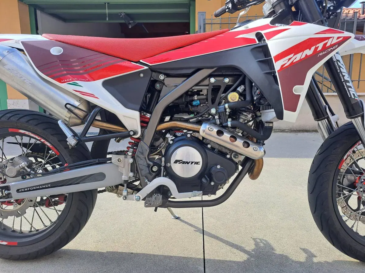 Fantic Motor Motard 125 Performance 4t (2020) (10)