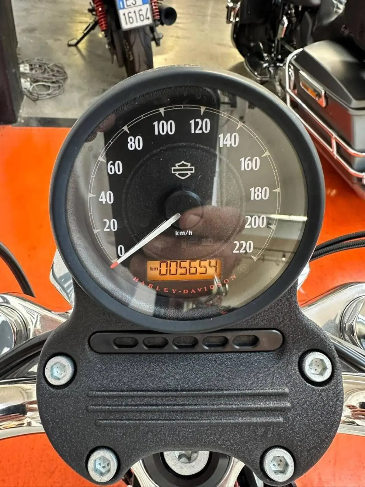 Harley-Davidson 883 SuperLow (2010 - 16) - XL 883L (4)