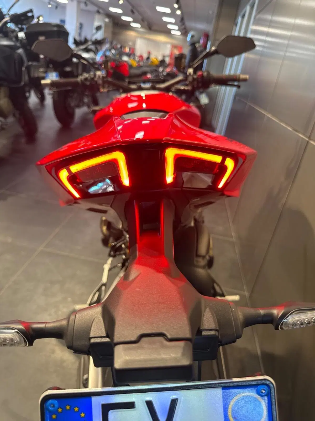 Ducati Streetfighter V4 S (2025 - 26) (17)