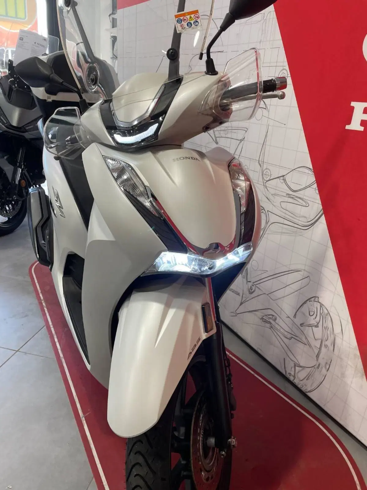 Honda SH 350 (2021 - 24) (3)