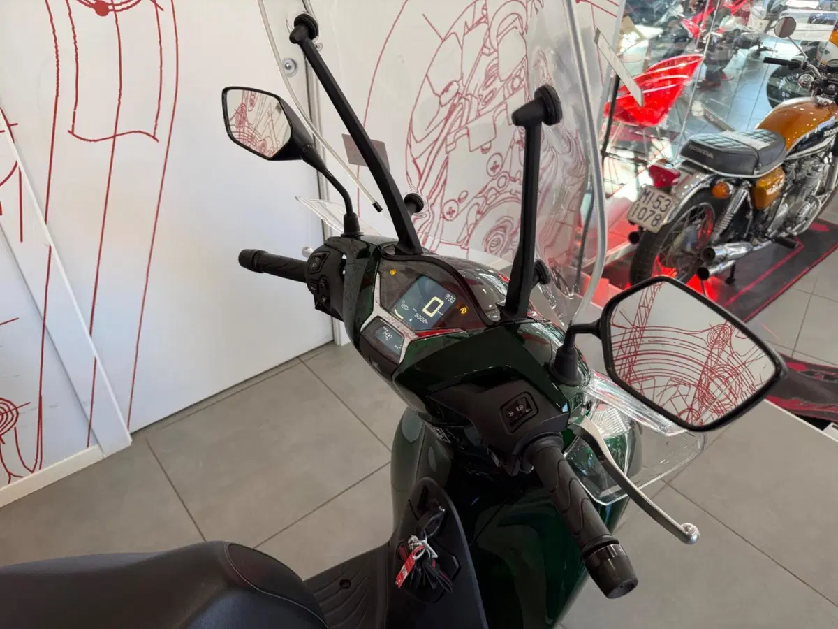 Honda SH 125i Vetro (2024 - 25) (8)