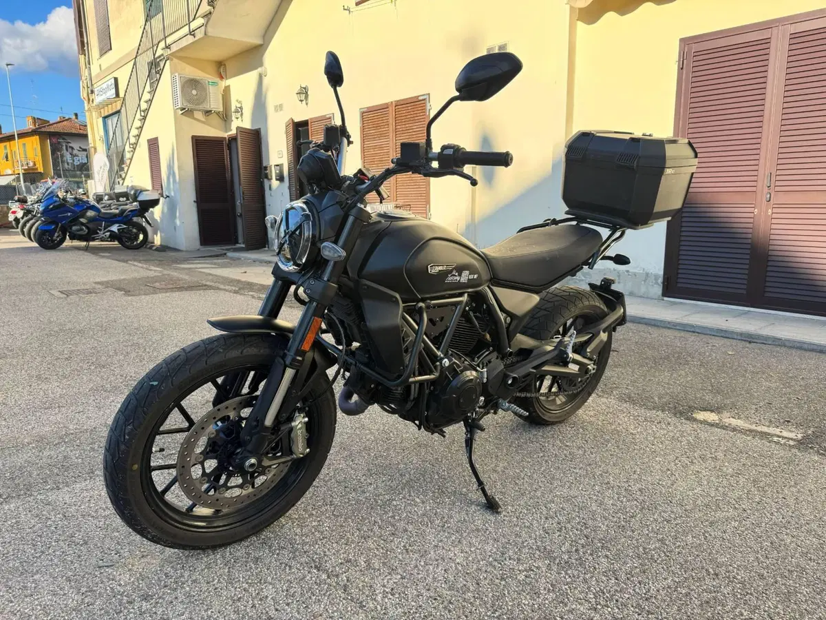 Ducati Scrambler 800 Icon Dark (2025 - 26) (2)