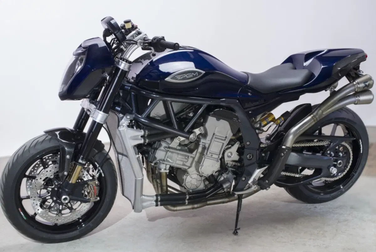 PGM V8: Due motori di Yamaha R1 per un V8 da 334 CV (3)