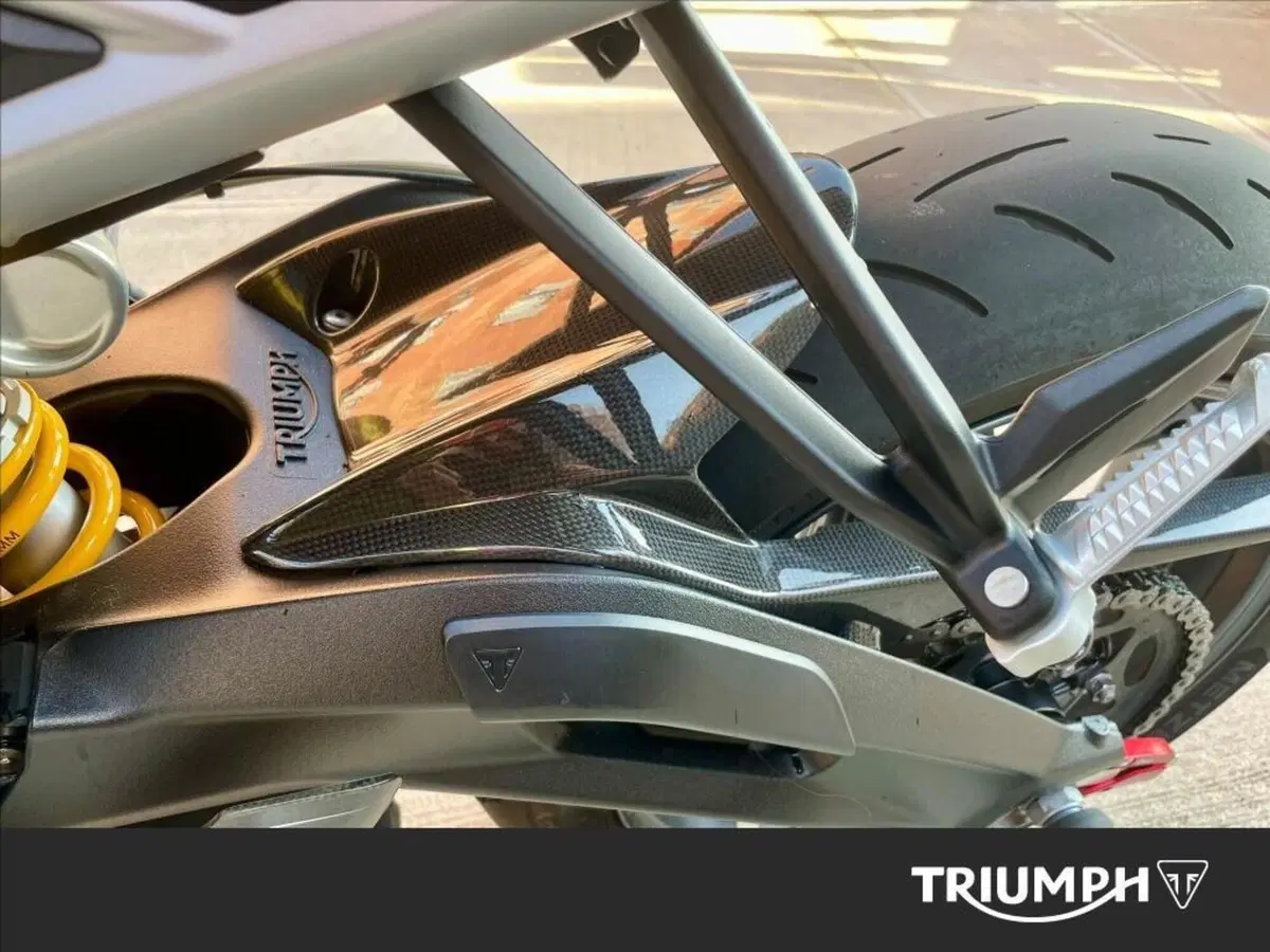 Triumph Street Triple 765 RS (2023 - 26) (12)