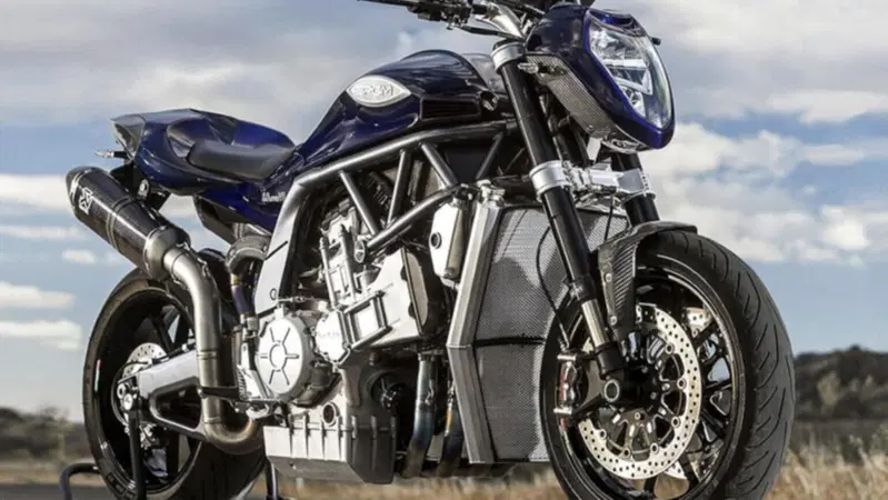 PGM V8: Due motori di Yamaha R1 per un V8 da 334 CV