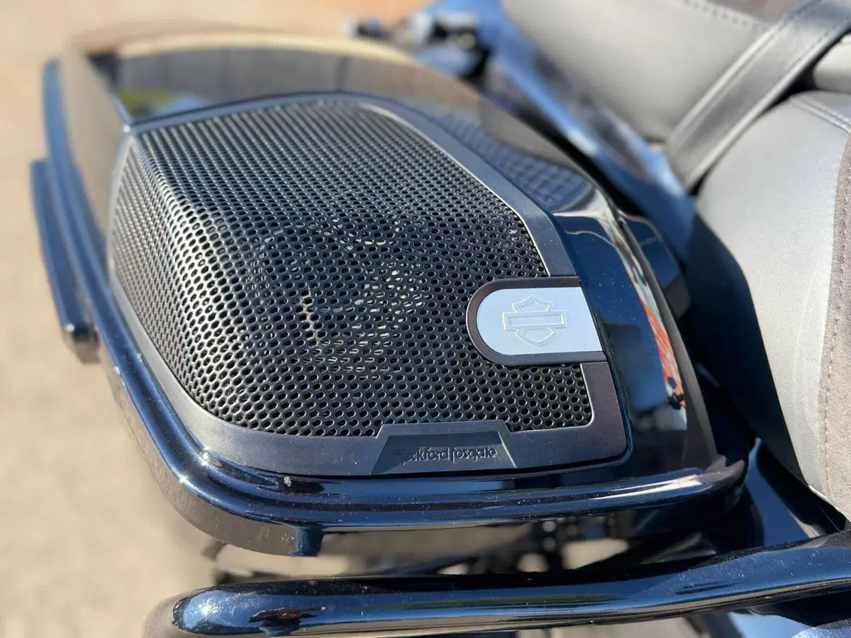 Harley-Davidson CVO Road Glide (2023) (7)