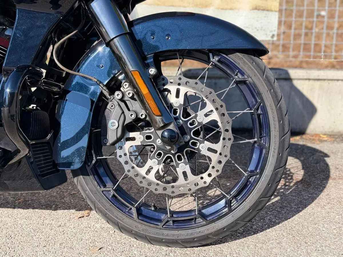 Harley-Davidson CVO Road Glide (2023) (9)