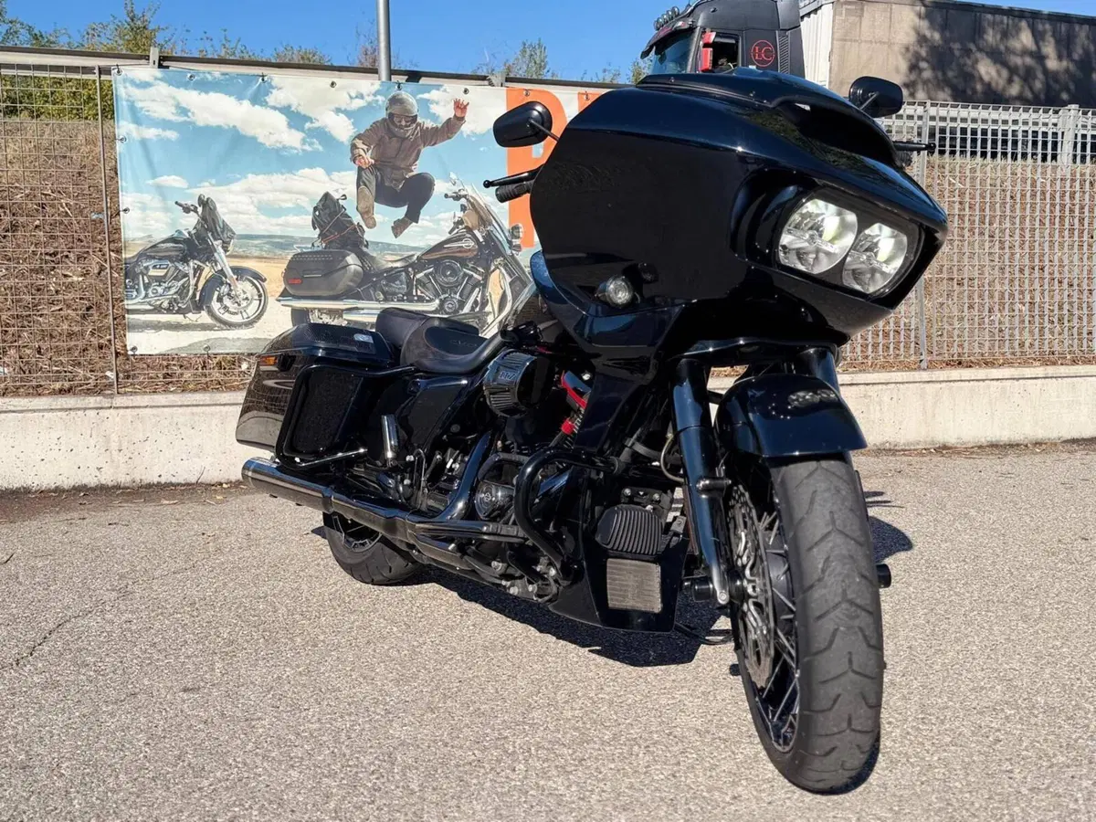 Harley-Davidson CVO Road Glide (2023) (10)