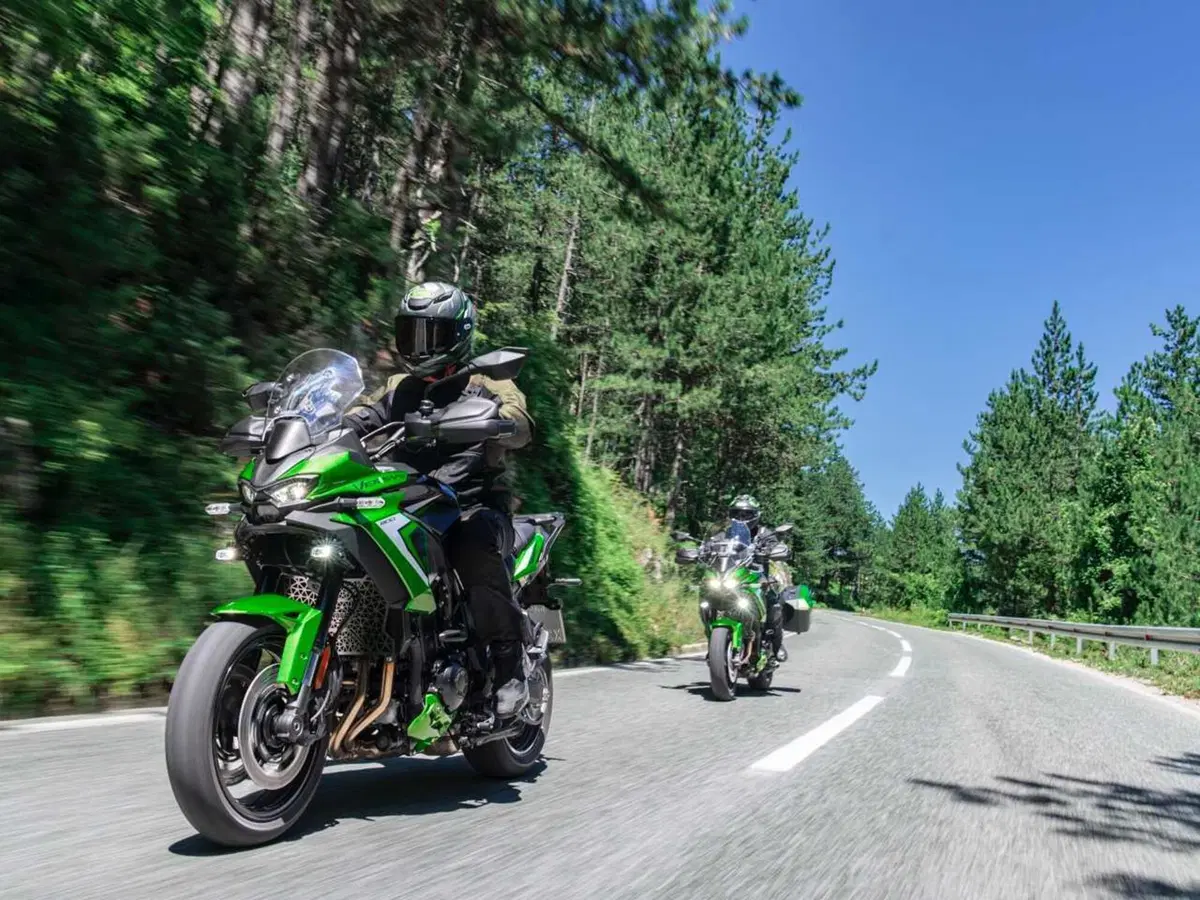 Ecco la Versys 900. Kawasaki svela tutto della nuova crossover: stile, dati tecnici e prezzo (6)