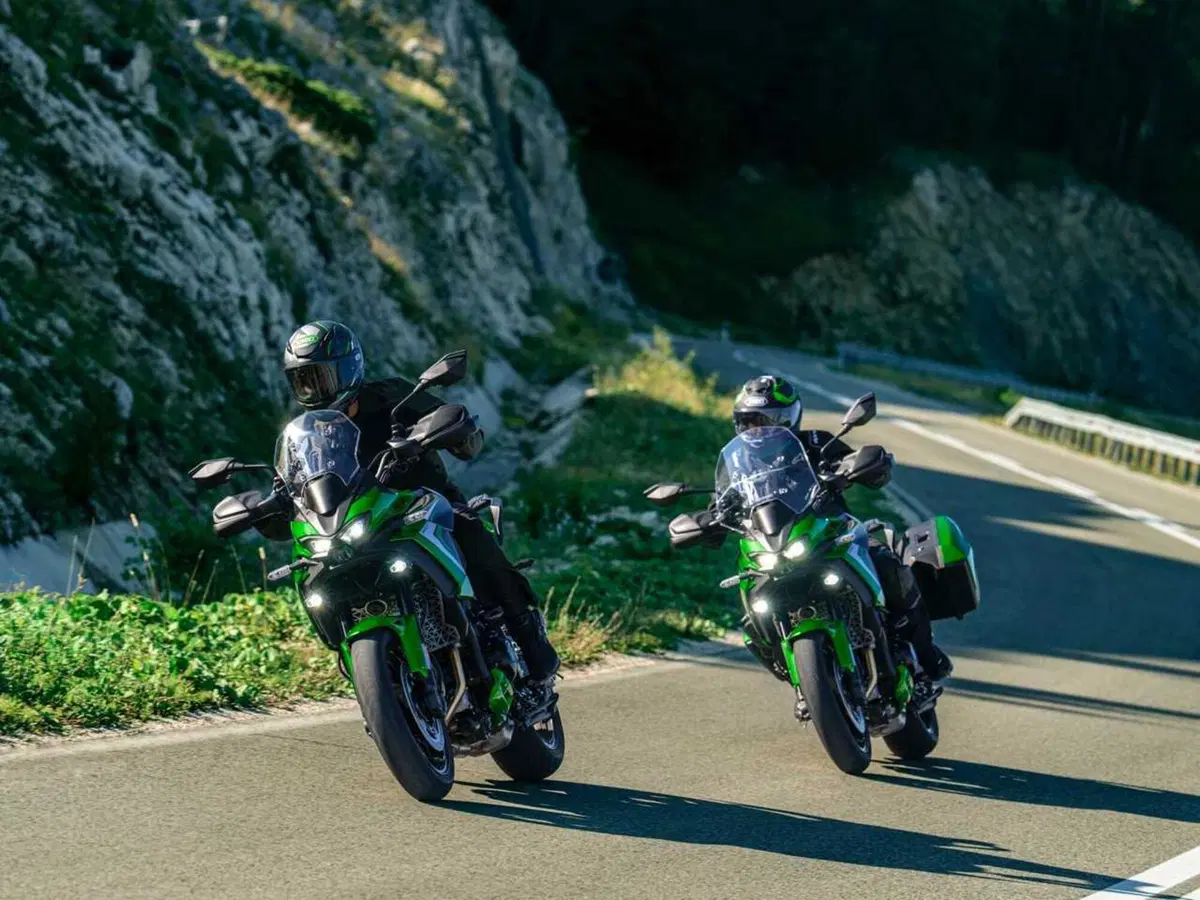Ecco la Versys 900. Kawasaki svela tutto della nuova crossover: stile, dati tecnici e prezzo (13)