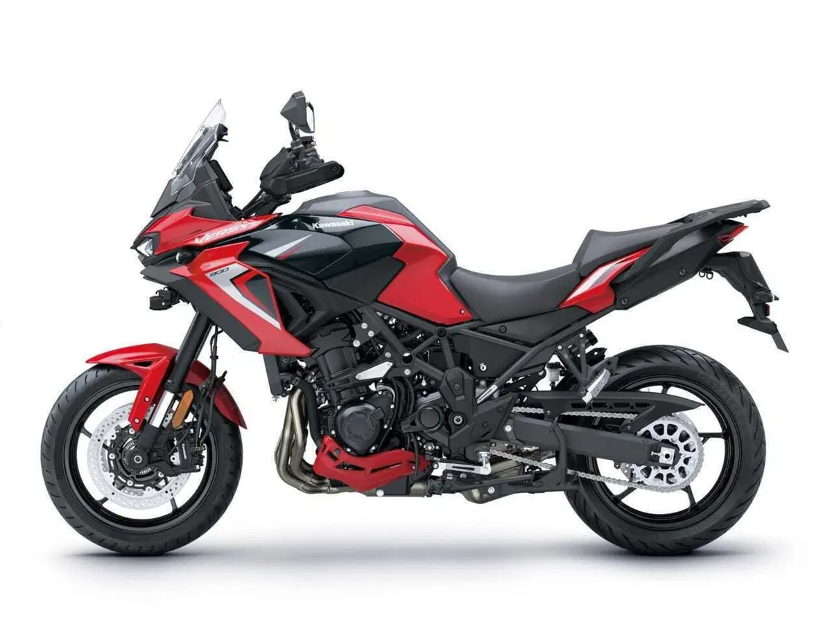 Ecco la Versys 900. Kawasaki svela tutto della nuova crossover: stile, dati tecnici e prezzo (22)
