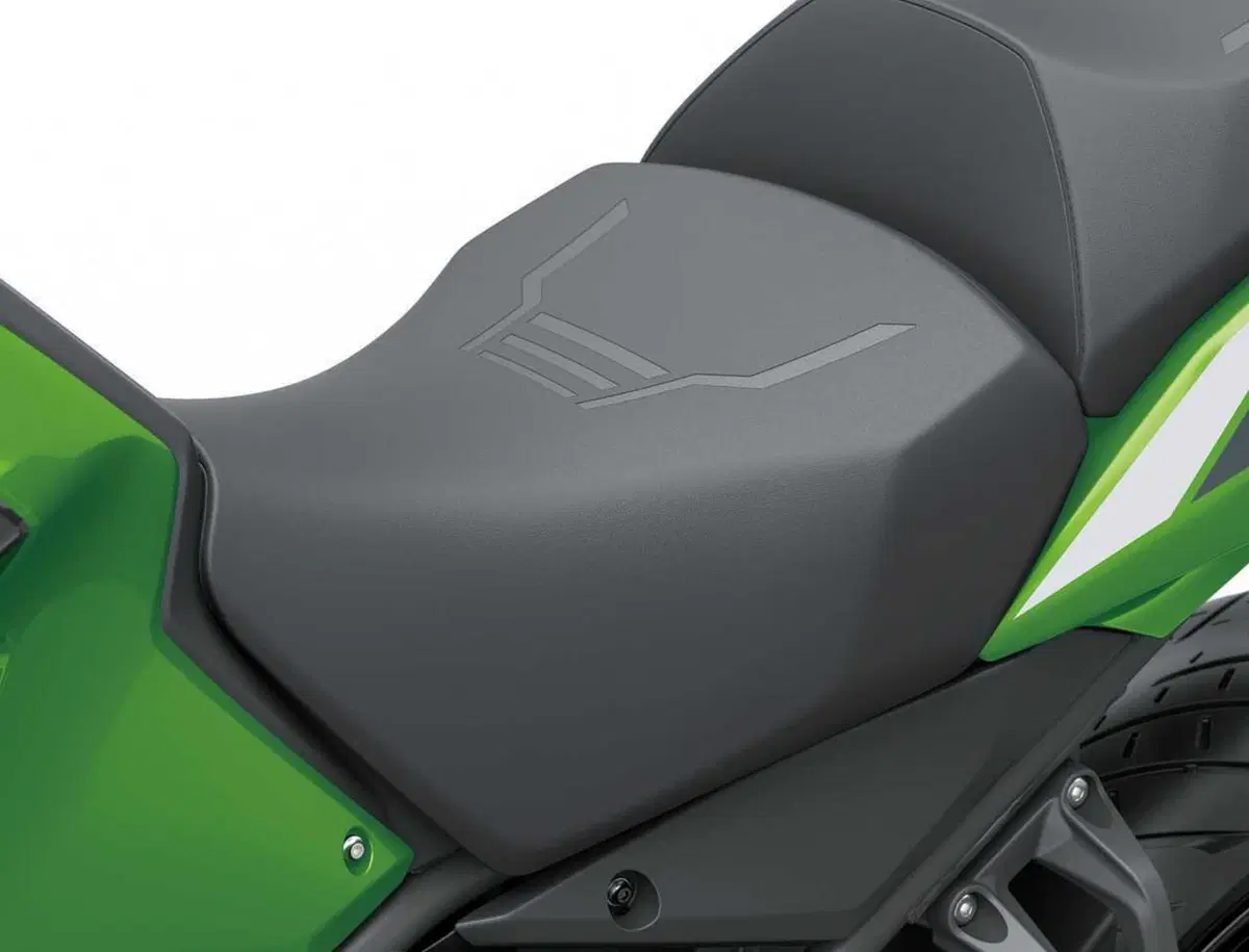 Ecco la Versys 900. Kawasaki svela tutto della nuova crossover: stile, dati tecnici e prezzo (25)