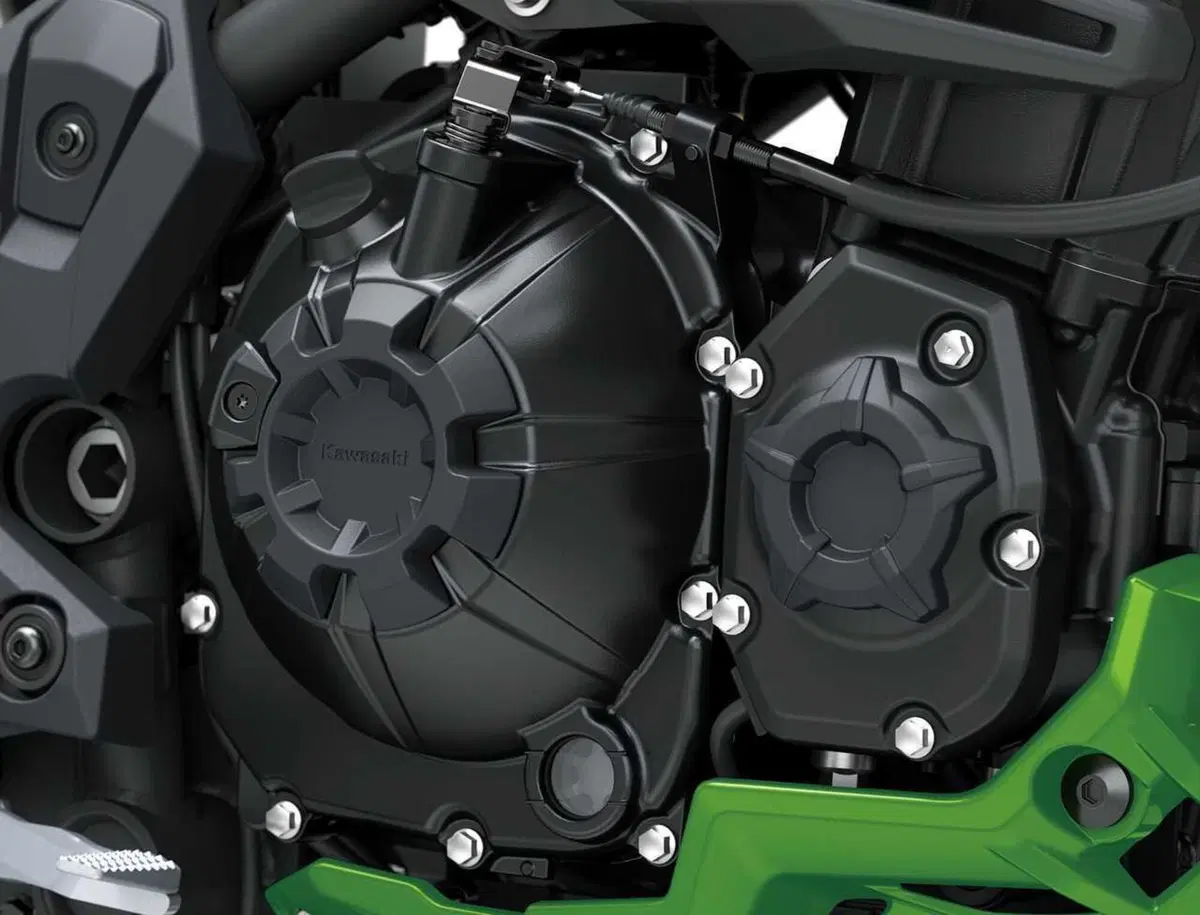 Ecco la Versys 900. Kawasaki svela tutto della nuova crossover: stile, dati tecnici e prezzo (32)